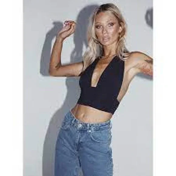 PRINCESS POLLY Halter Crop Top - Picture 2 of 8